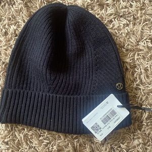 Lululemon black cozy beanie